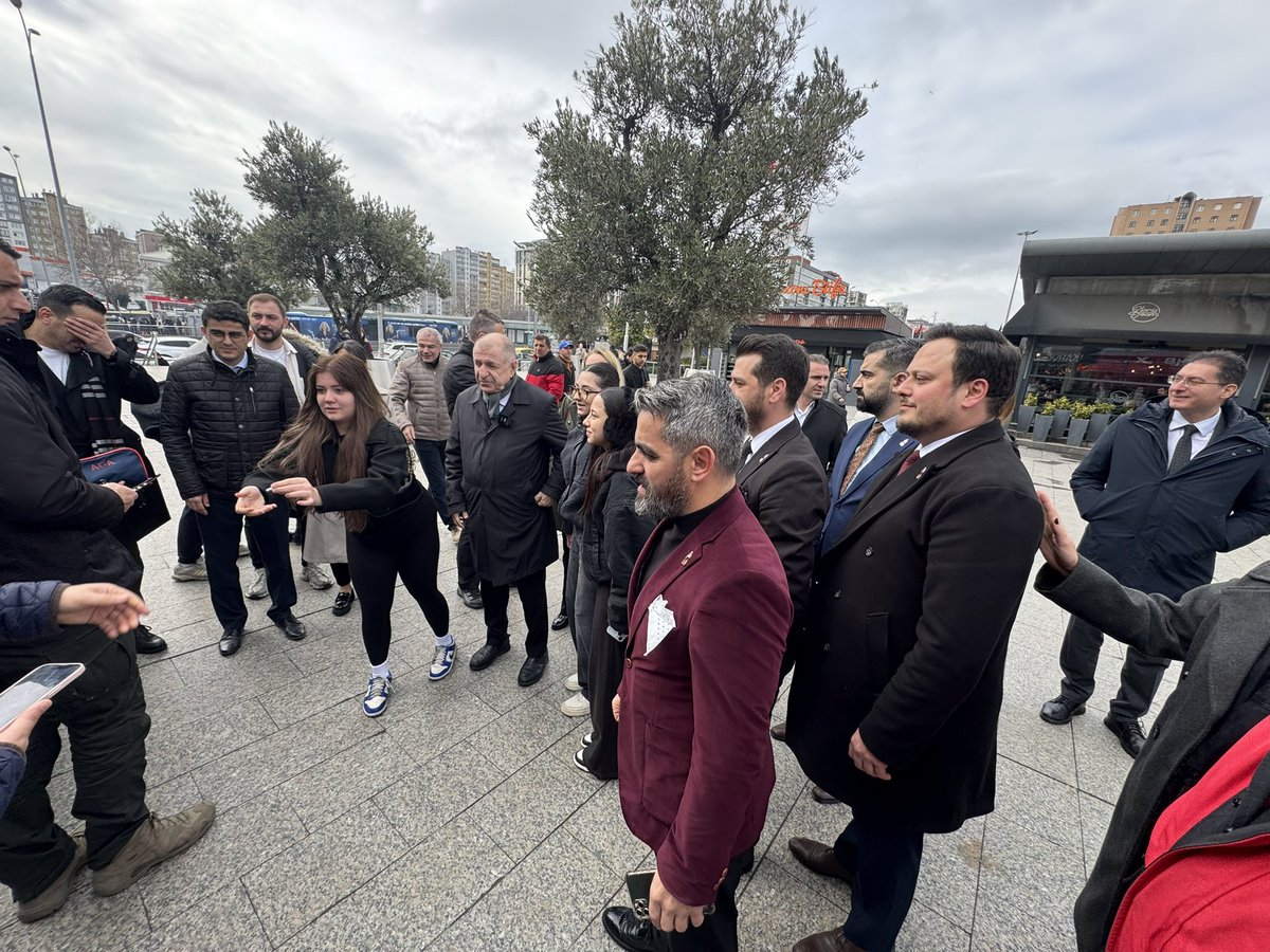AliCanKeles28's tweet photo. Esenyurt’tan bir bozkurt geçti 🐺
Gecesini gündüzüne katarak, kısıtlı imkânlara ve zamana meydan okuyan “Şu Çılgın Esenyurt” teşkilatına sonsuz teşekkürler 👏🏻
#EsenyurtunZaferi #İstanbulunZaferi @umitozdag @AzmiKaramahmut @ZaferEsenyurt @taskanemn @zpkadinesenyurt @Zpgencesenyurt https://t.co/ea1BzkANql
