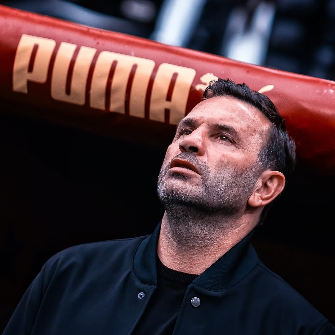 PesindeyizApp's tweet image. Okan Buruk: "Ben artık takıma odaklanmak zorundayım. Bugün 1 oyuncu getirdik, daha önce de 2 oyuncu getirmiştik. Şu andaki durumumuz böyle. Eksik olan mevkilerimizi tamamlamak istiyorduk, bir ölçüde tamamladık. Hep transfer konuşmayalım, başarılı bir kadromuz var."