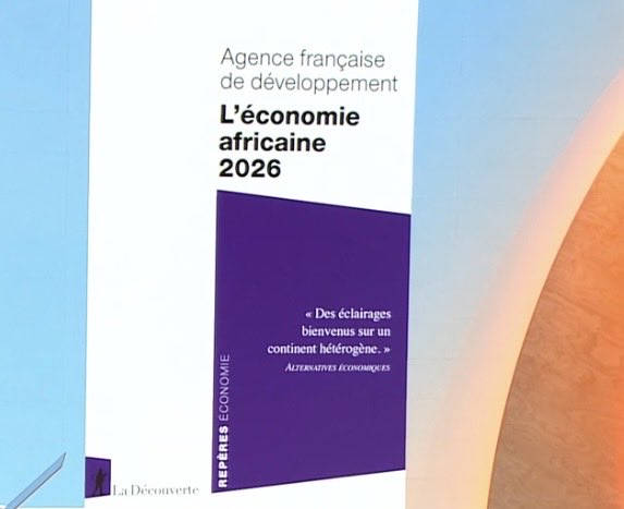 ChrisLavaquerie's tweet photo. « Dette, climat, démographie, souveraineté numérique... Le rapport sur l'économie africaine 2026 de l' @AFD_France vient d'être publié. Quels sont les défis du continent ? » Entretien avec Thomas #Melonio, économiste. 
@Ed_LaDecouverte @JTAtv5monde 
https://t.co/HYQjWrd94S https://t.co/GRmyrJoTRY