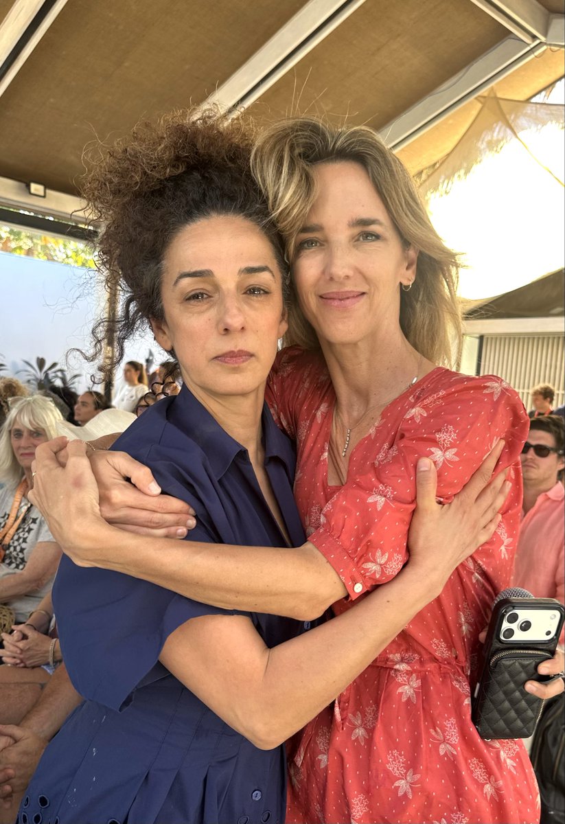 Yo acuso a las falsas feministas de izquierdas, que callan ante la matanza de mujeres por los ayatolás del velo.

Aplaudo que Europa reconozca por fin a la Guardia Revolucionaria iraní como organización terrorista.

Y abrazo a la valiente <a href="/AlinejadMasih/">Masih Alinejad 🏳️</a> y al heroico pueblo de