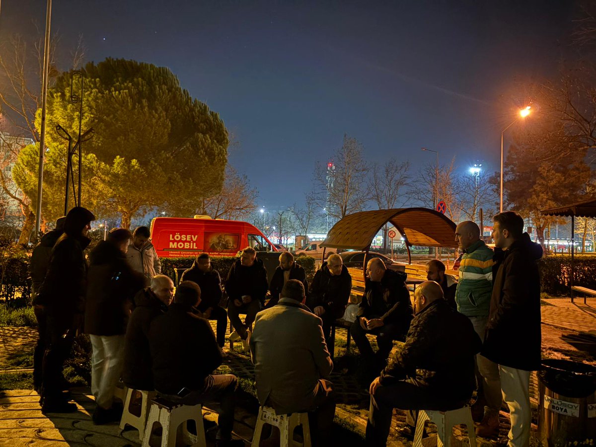 Bursa Fedakar Babalarımız
LÖSEV'de Fedakar Baba; kışın ortasında, hastane bahçesinde bir tabure etrafında dert dinleyip hastaneki babalara umut olmaktır🧡