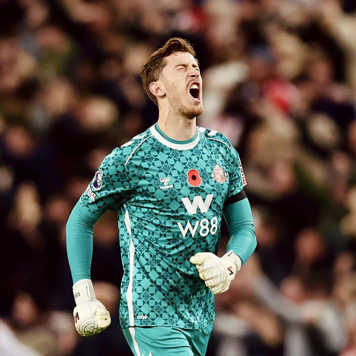 LiverpoolZNE's tweet photo. 🚨🔴 Liverpool have emerged as a primary suitor for Sunderland standout Robin Roefs 😳

The Black Cats are reportedly bracing for a massive summer approach, expecting bids to exceed the £50m mark 👀

(@footyinsider247) https://t.co/yHTIKyOASv
