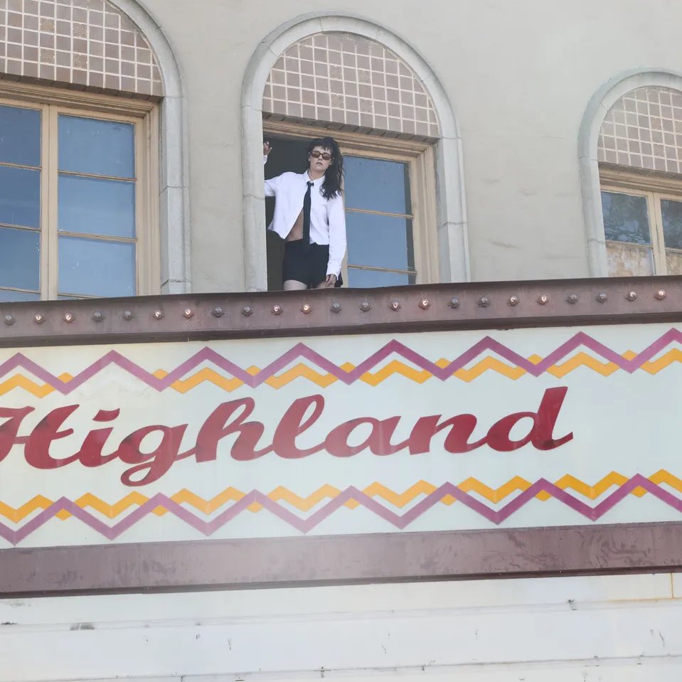 concertleaks's tweet photo. Kristen Stewart has purchased the historic Highland Theater in Los Angeles!

https://t.co/5To2lBKXSu https://t.co/Ugam9Gctiq