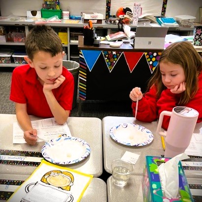 dkcsjschools's tweet image. 🌧️🧊 Hands-on Learning in Action! 🧪
Students at St Thomas More School  explored weathering and erosion in the most creative way — using sugar cubes and eyedroppers filled with water! Learning comes alive when curiosity meets hands-on discovery!  #dkcsjschools #learningisfun