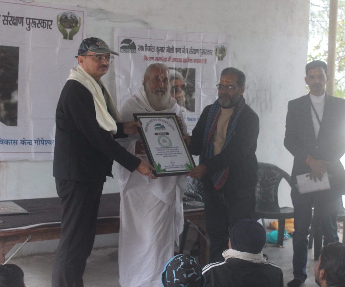 prabhatmisra's tweet image. Wildlife Conservation Award 2026: रेडटेप आंदोलन के प्रणेता प्रभात मिश्र हुए सम्मानित

जमीनी स्तर के रेड टेप मूवमेंट के प्रणेता प्रभात मिश्र को प्रधानमंत्री श्री नरेन्द्र मोदी द्वारा सराहना किए गए गांव अंदाव (बांदा) में किया गया सम्मानित

मैग्सेसे पुरस्कार एवं अंतरराष्ट्रीय गांधी…