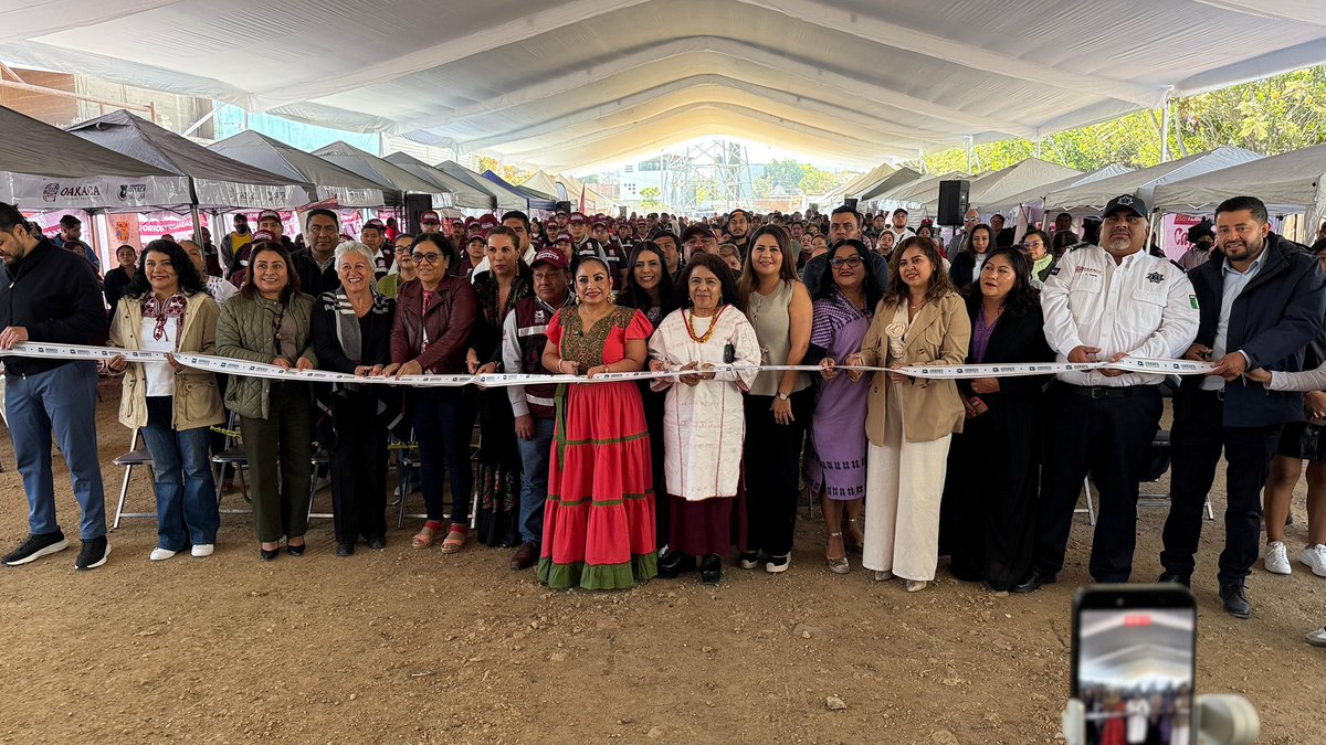 Inició en San Martín Mexicapan la segunda etapa de Territorios y Jornadas #CayapaduLii, con atención casa por casa a las familias de Oaxaca de Juárez, como prioridad de nuestro gobernador <a href="/salomonj/">Salomón Jara Cruz</a>.