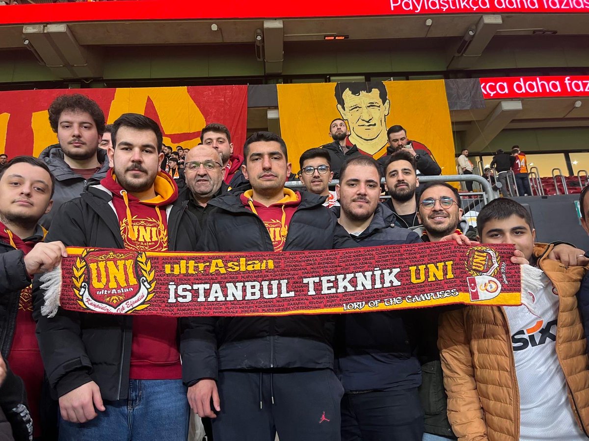 Cimbom Çağır Yeter!

Bugün Galatasaray’ımızı İstanbulspor Karşılaşmasında Yalnız Bırakmadık!

#ultrAslanUNI