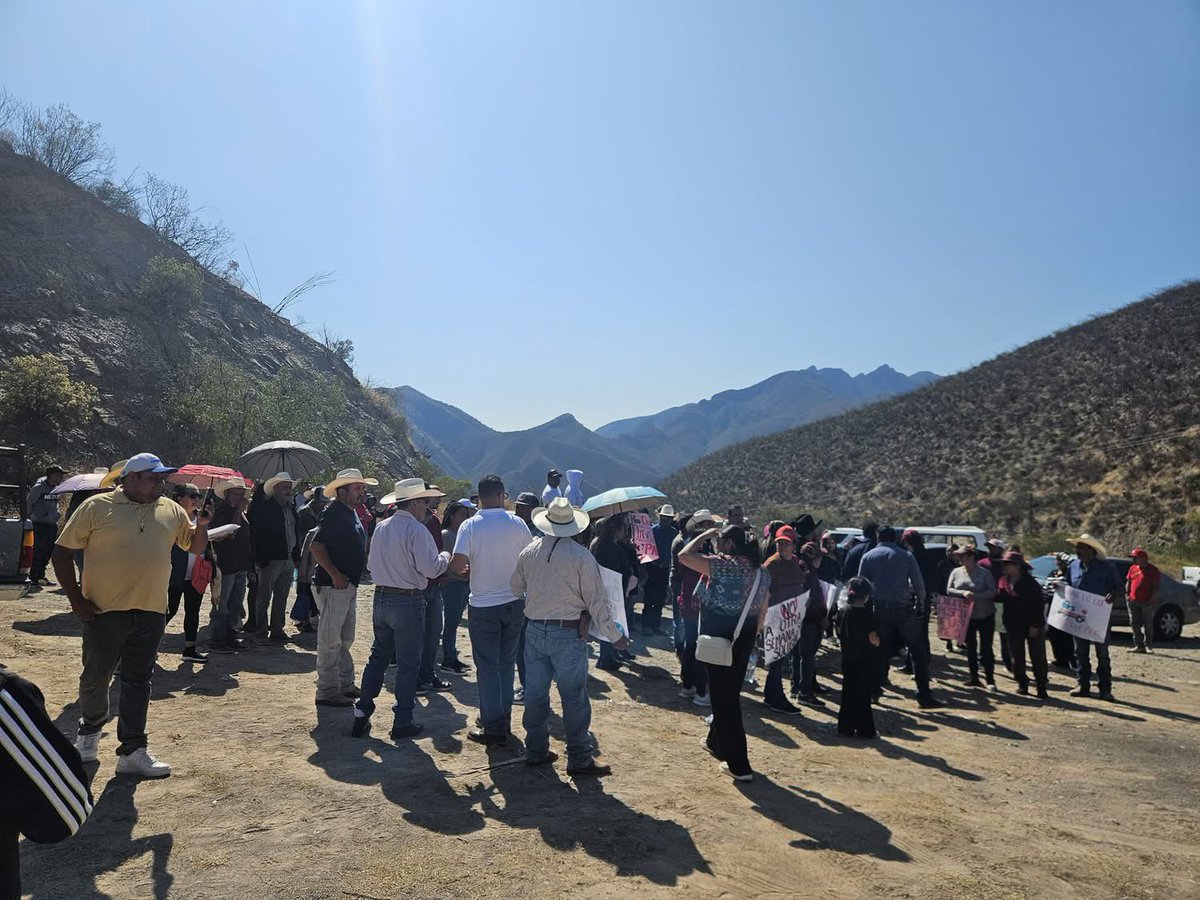AvseFernando's tweet photo. 𝐏𝐄Ñ𝐀𝐌𝐈𝐋𝐋𝐄𝐑 𝐀𝐋𝐙𝐀 𝐋𝐀 𝐕𝐎𝐙.

No cabe duda que el PAN en los municipios que aún mal gobiernan en #Querétaro los tienen hechos un desastre, inseguridad, falta de justicia y decisiones abusivas contra opositores y miembros de su propio Cabildo.

El PAN no entiende que #YaSeVan y el pueblo ya les dijo ¡BASTA!

Hay que estar atentos de lo que ahí sucede, ya que se repite una y otra vez en Querétaro.