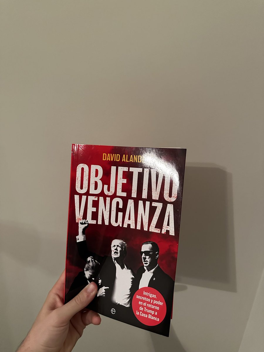 fernandooca94's tweet photo. Recién sacado de la librería. Y fin de semana perfecto para comenzarlo ya que en Jerez tenemos al famoso Leonardo☔️ un gran trabajo más de uno de los mejores periodistas de este país 👏🏼@alandete https://t.co/vMjWQtqu6q