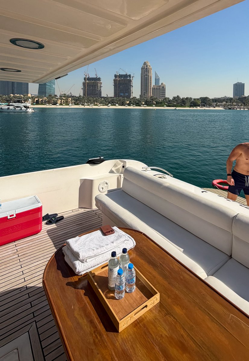 Ester Ana tweet media