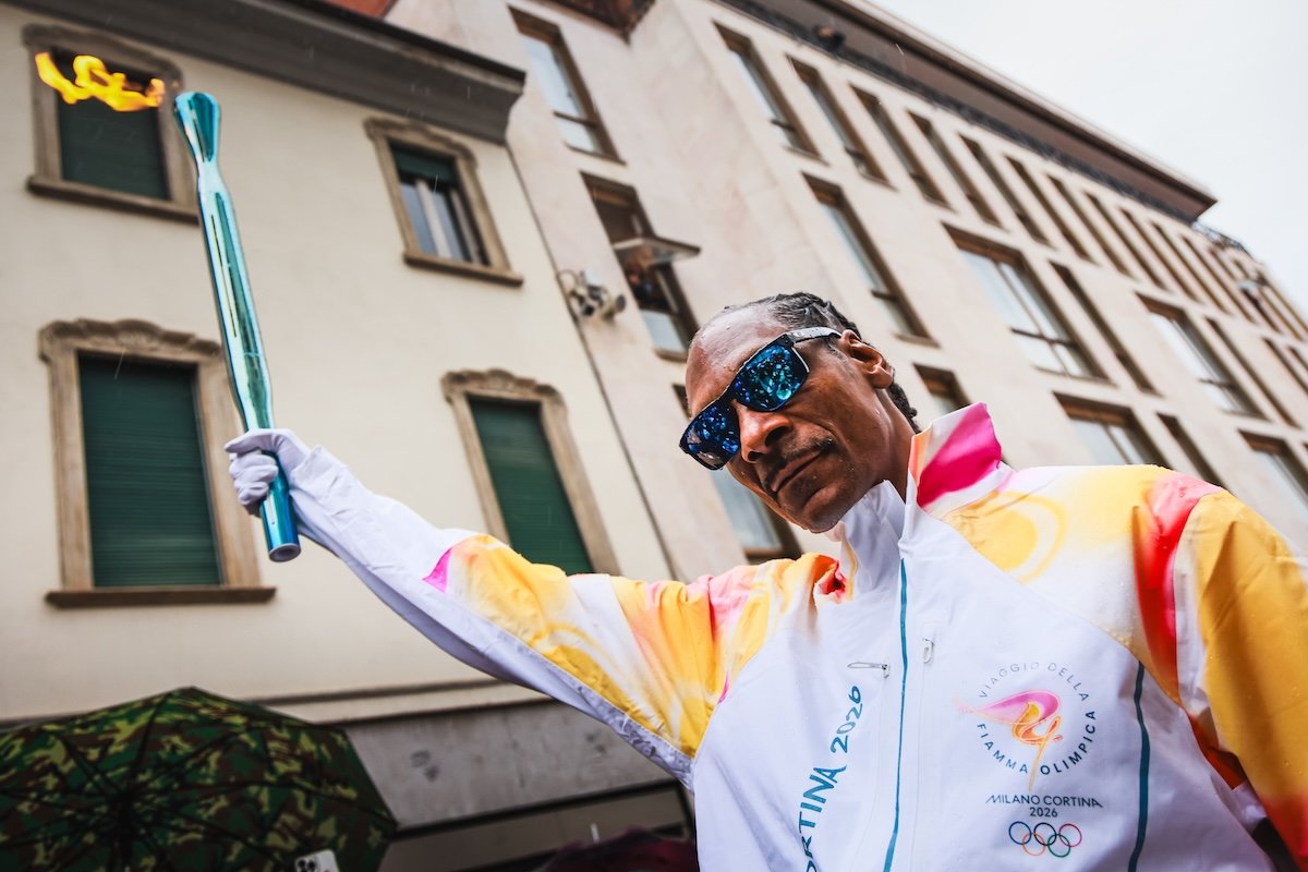 NonEvoluto's tweet image. Adoro #SnoopDogg come artista, e mi sta anche parecchio simpatico, ma mettergli in mano la fiaccola olimpica sarebbe giustificabile solo se l'evento fosse sponsorizzato dalla #Rizla.