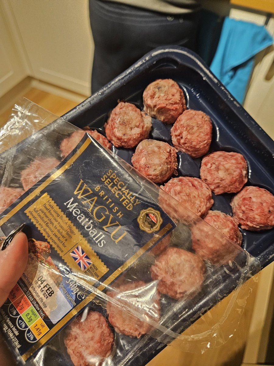 itsrxchellouise's tweet photo. Hey @AldiUK I just opened a packet of meatballs which were in date for today and for my tea and they were legitimately fluffy and mouldy 😭😭 please assist https://t.co/fa4KeG9yEQ