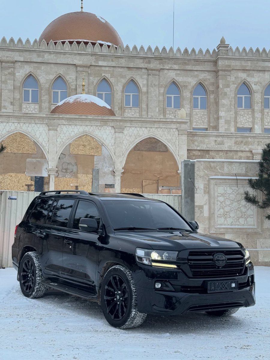 nocarcontext's tweet photo. Toyota Land Cruiser 200 🖤🖤 https://t.co/9NoZCxU7dj
