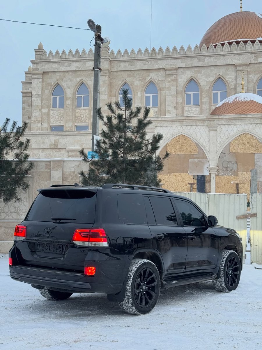 nocarcontext's tweet photo. Toyota Land Cruiser 200 🖤🖤 https://t.co/9NoZCxU7dj