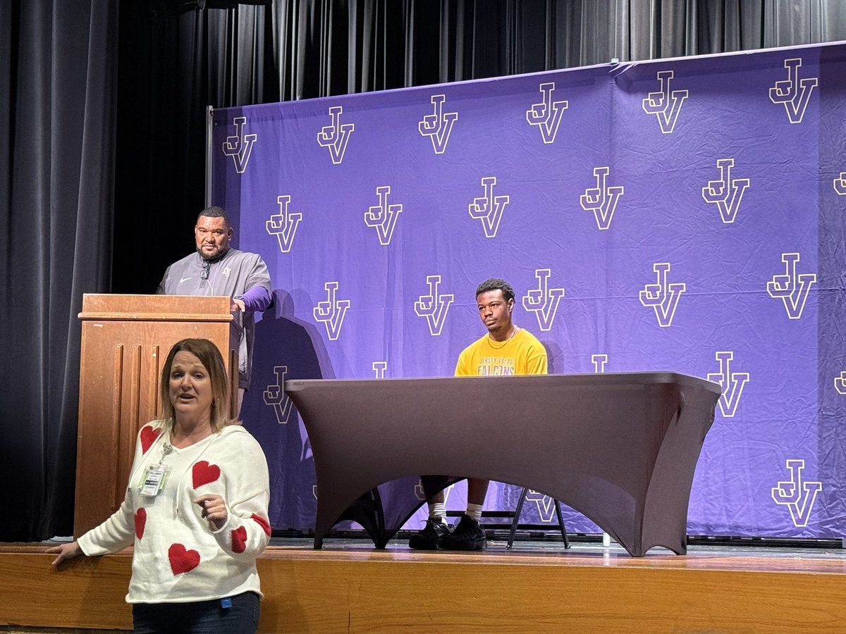 CoachKOdom's tweet photo. Congratulations to Spencer at Jersey Village High School on his opportunity to play at the next level! @JerseyVillageHS @jvfalconsath @CFISDAthletics https://t.co/K85RW8jh0z