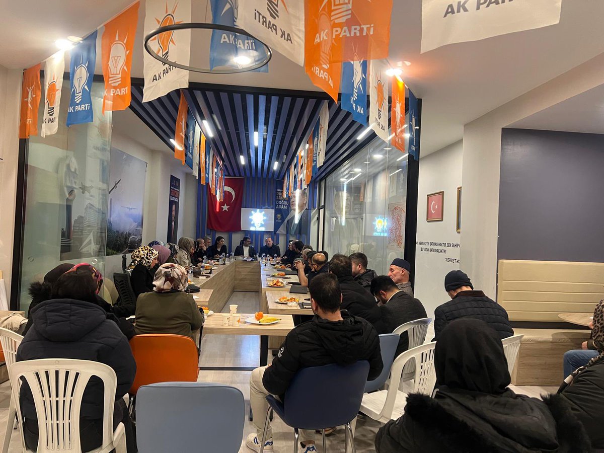 AK Parti Karadeniz Mahalle Teşkilatımızın toplantısına katılarak teşkilat mensubu arkadaşlarımızla gündeme dair istişarelerde bulunduk.