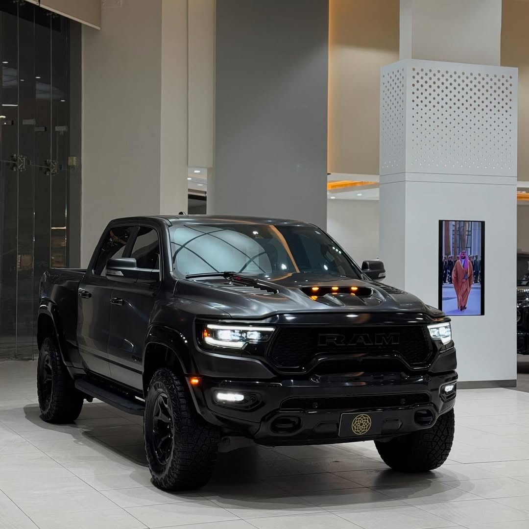 nocarcontext's tweet photo. DODGE RAM 🖤🖤 https://t.co/YnXtFFEZBA