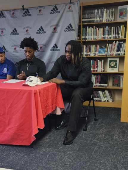 xavierJ54's tweet photo. #AGTG blessed to be signed to UT Martin let’s work!!! ⚪️🟠🔵 @UTM_FOOTBALL @CoachStoutUTM @EastNash_FB @Coach_Gibson96 @3DHarris @Coach_JSimpson https://t.co/ynQ0mqelQ7