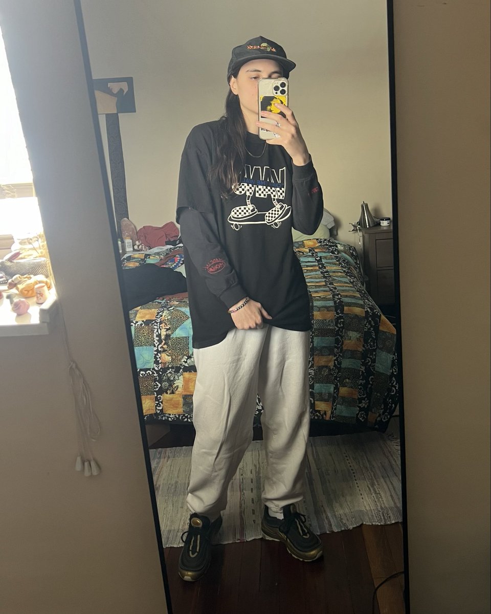 Helen Barsz tweet media