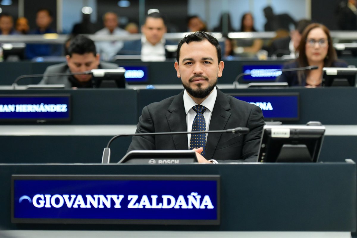 Giovanny_SV's tweet photo. En la #Plenaria96 aprobamos iniciativas clave para el desarrollo del país. 🇸🇻

Impulsamos infraestructura vial y movilidad urbana, y creamos la Autoridad Salvadoreña de Economía Azul para fortalecer la pesca y acuicultura, generando más oportunidades para nuestras comunidades. https://t.co/LgFT82CgXe