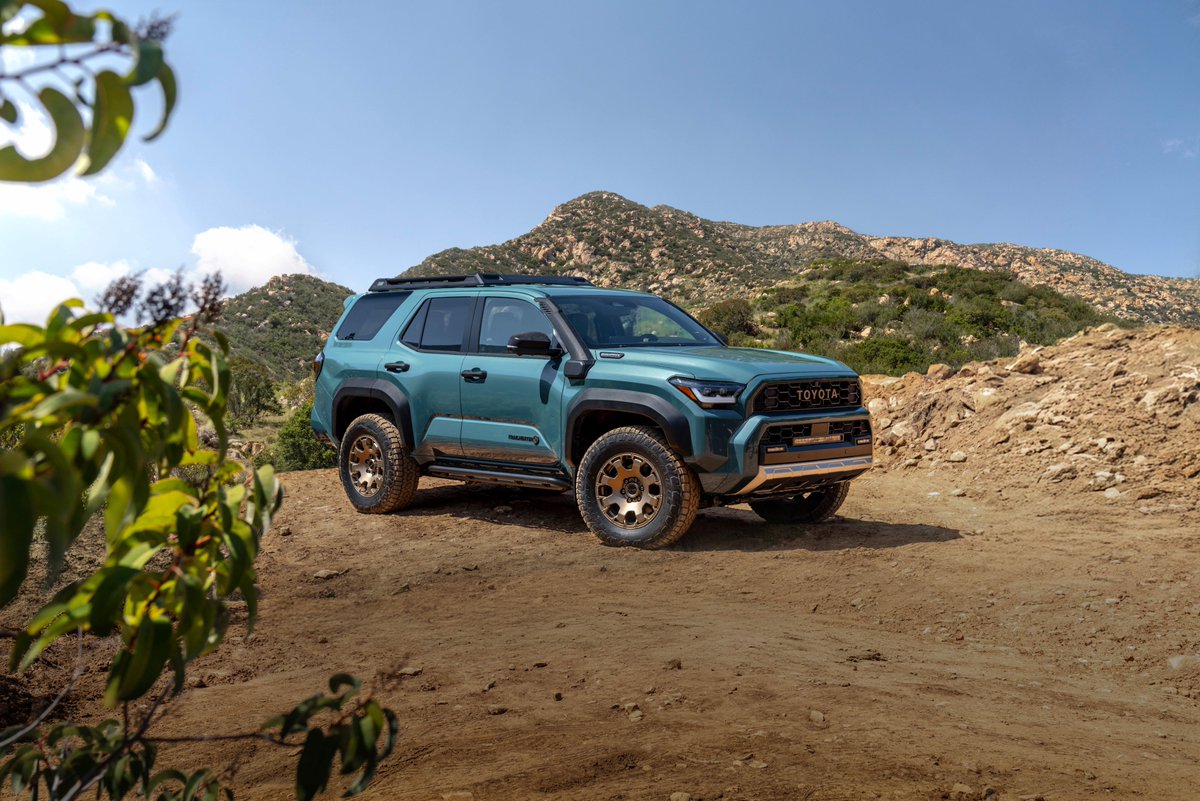 WEMToyota's tweet photo. 🗣️ New colours alert!

New for the 2026 model year:
- Everest (2026 4Runner pictured)
- Urban Rock (2026 RAV4 Woodland pictured)
- Dark Cosmos (2026 Camry XLE pictured)

Which one is your favourite? https://t.co/nIrbc4cpAG