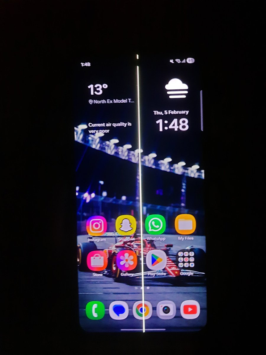 skr_09aug's tweet photo. Wth is this @SamsungIndia ???
No physical damage, nothing, not even after any software update, just normally using the phone,still this??
This is S21FE purchased in 23'.

@GyanTherapy #Samsung https://t.co/dLdQybsYJF