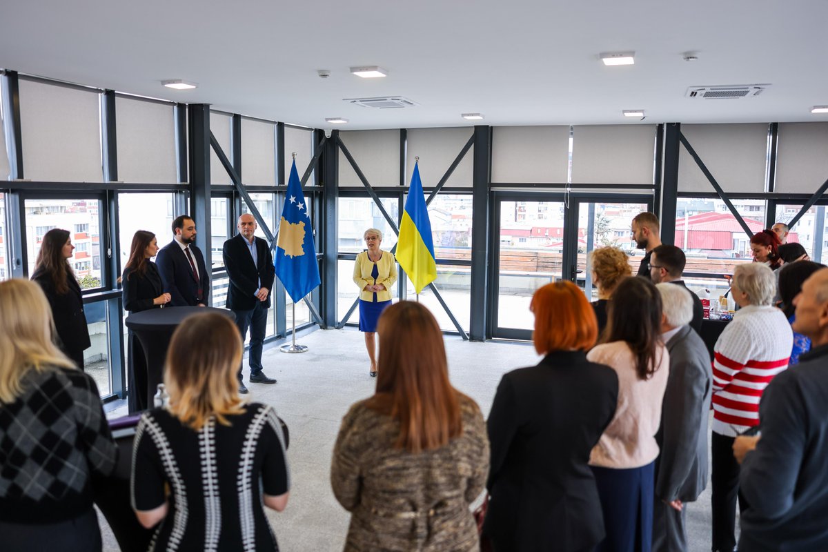 gervallaschwarz's tweet image. A warm reception with Ukrainian journalists, who for several years now feel 🇽🇰#Kosova as their second home.

An open and sincere exchange, positive energy, and deep appreciation for the work they do every day, for their dedication, resilience, and for their continued belief that