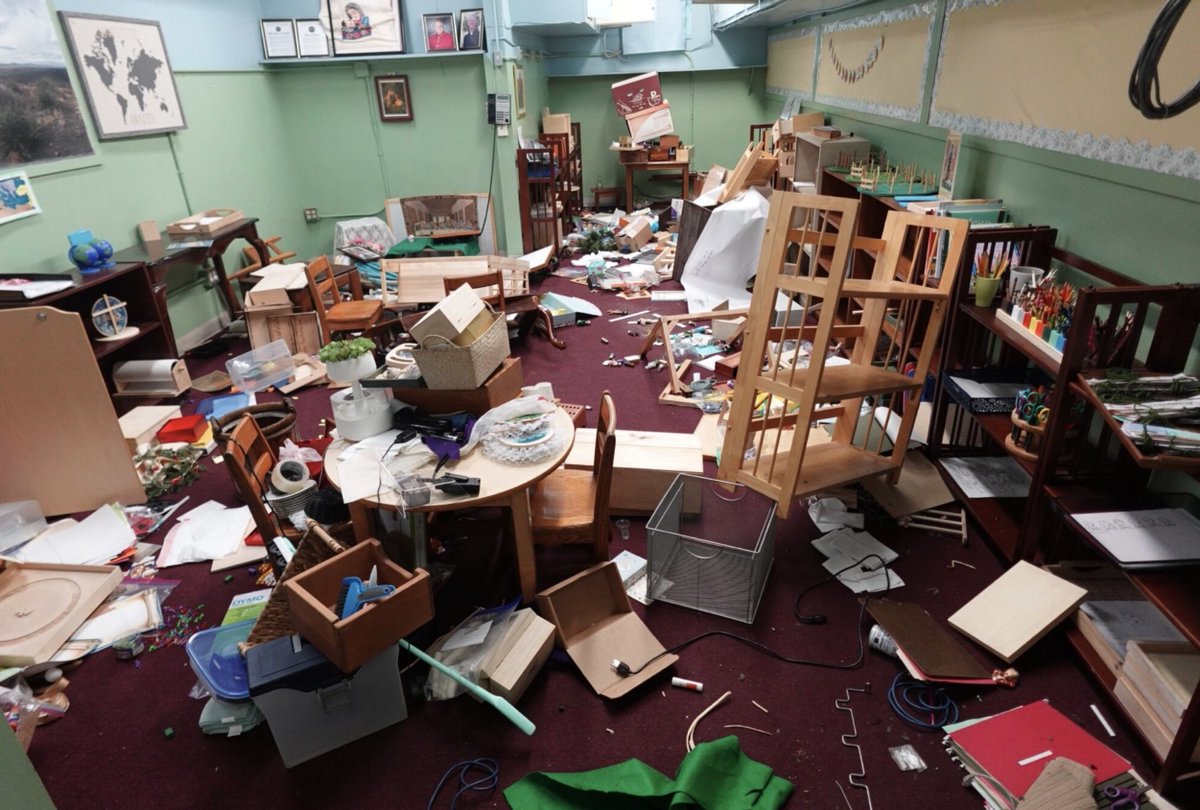 🇺🇸 Reparation Mass at Holy Innocents Catholic School, Long Beach, after vandals smashed statues, desecrated the tabernacle, and destroyed sacred images. 

Bishop Marc Trudeau led a Eucharistic procession. Community prays for the perpetrators.