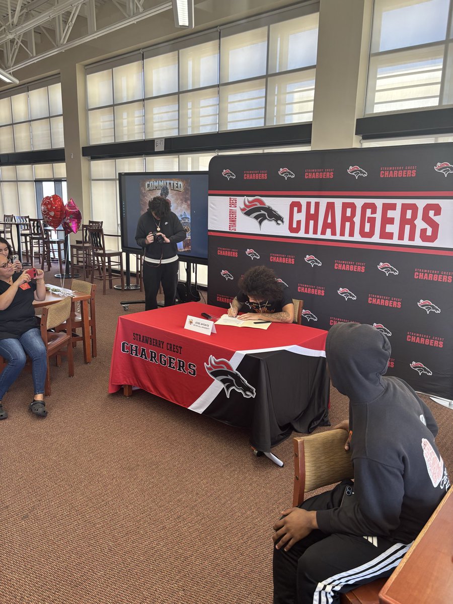 Strawberry Crest Football tweet media