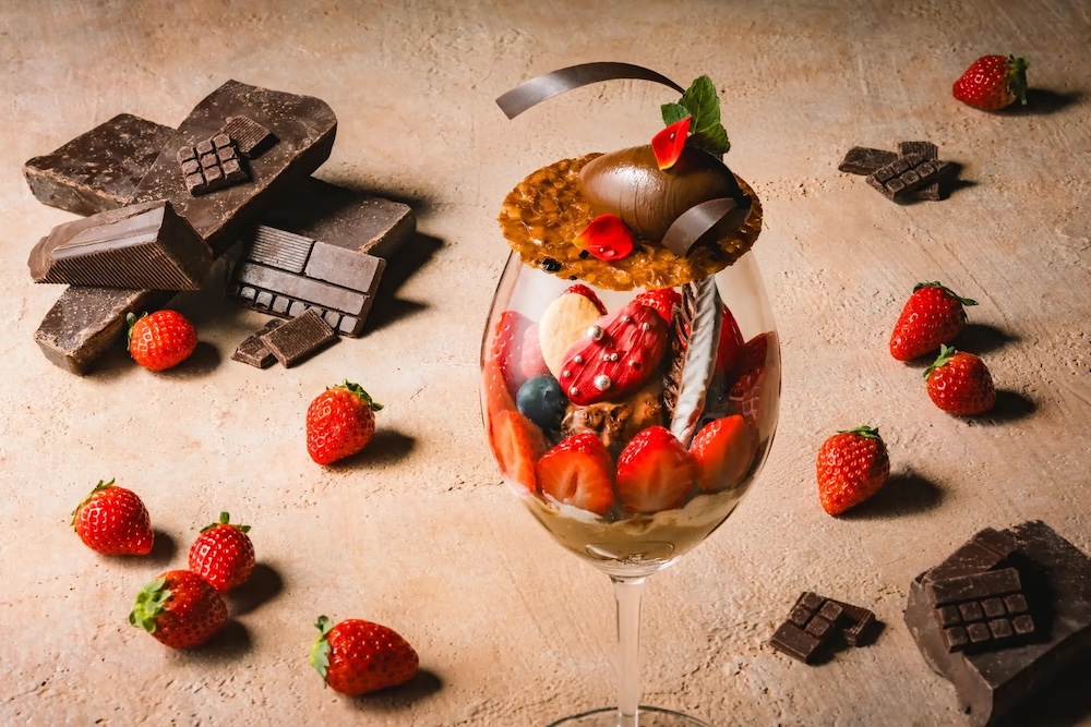 luxuryhotel_jp's tweet image. シックスセンシズ京都

「Minimal」チョコレートといちごのパフェ
prtimes.jp/main/html/rd/p…

シックスセンシズ 京都で初めて提供するパフェ

日本発のスペシャリティチョコレート専門店「Minimal – Bean to Bar Chocolate」を使用

アイスクリームには自家製の甘酒も使用

2026年3月4日まで