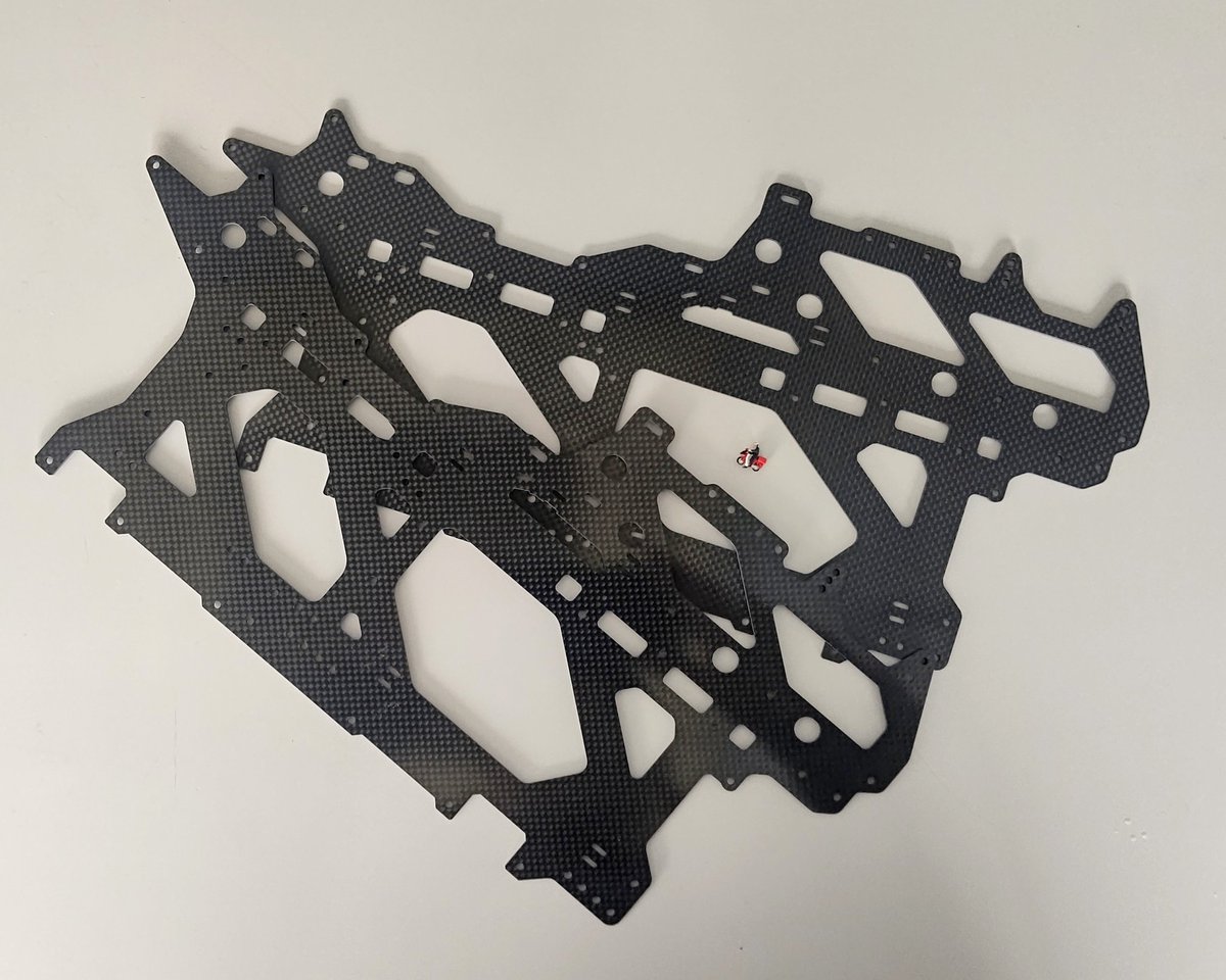 午後も頑張ります。ヽ(^。^)ノ💨💨💨

【 0307-100 】
　　ELS20 バッテリーフレーム
　　　　　　　💥残り部材わずか💥

　⬇　⬇　⬇　⬇　⬇　⬇　⬇　⬇

🟡 hirobo.com/view/item/0000…

　⬆　⬆　⬆　⬆　⬆　⬆　⬆　⬆