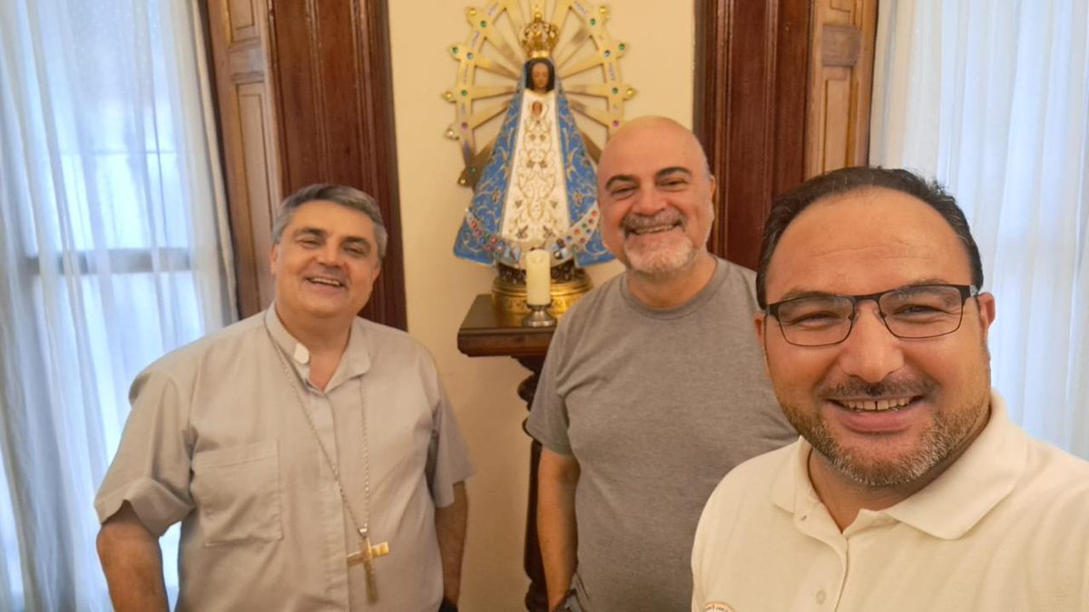 El director de Editorial <a href="/eclaretiana/">Editorial Claretiana</a> se reunió con el Padre Obispo <a href="/maximargni/">Maxi Margni</a> y el P. Cristian Ugarte para dialogar sobre material de recepción, profundización y aplicación del Sínodo en las Iglesias locales