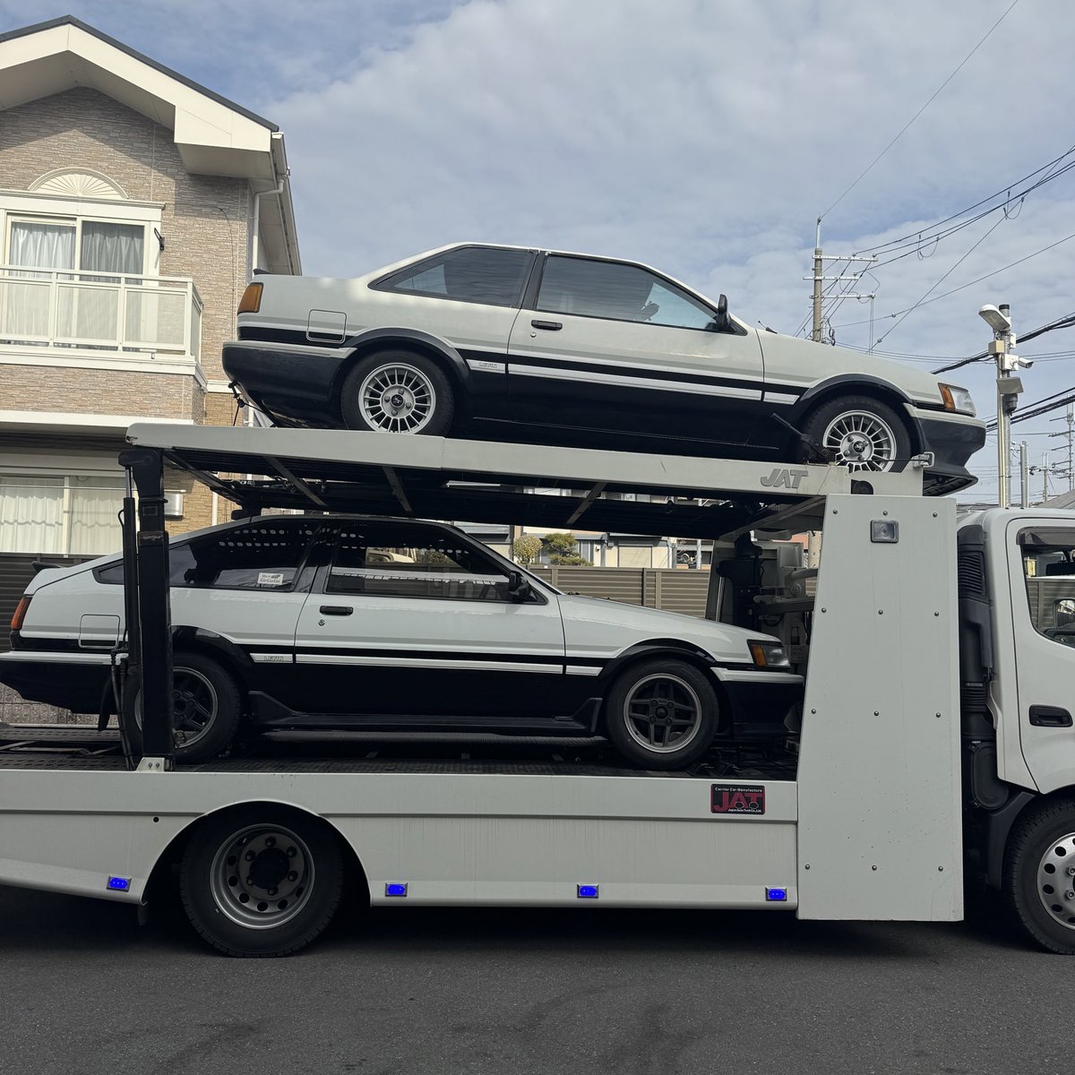 おはようございます☀

AE86 2台買取させていただきました✨
朝からいい眺め〜

#ハチロク　#カーブティッククラブ