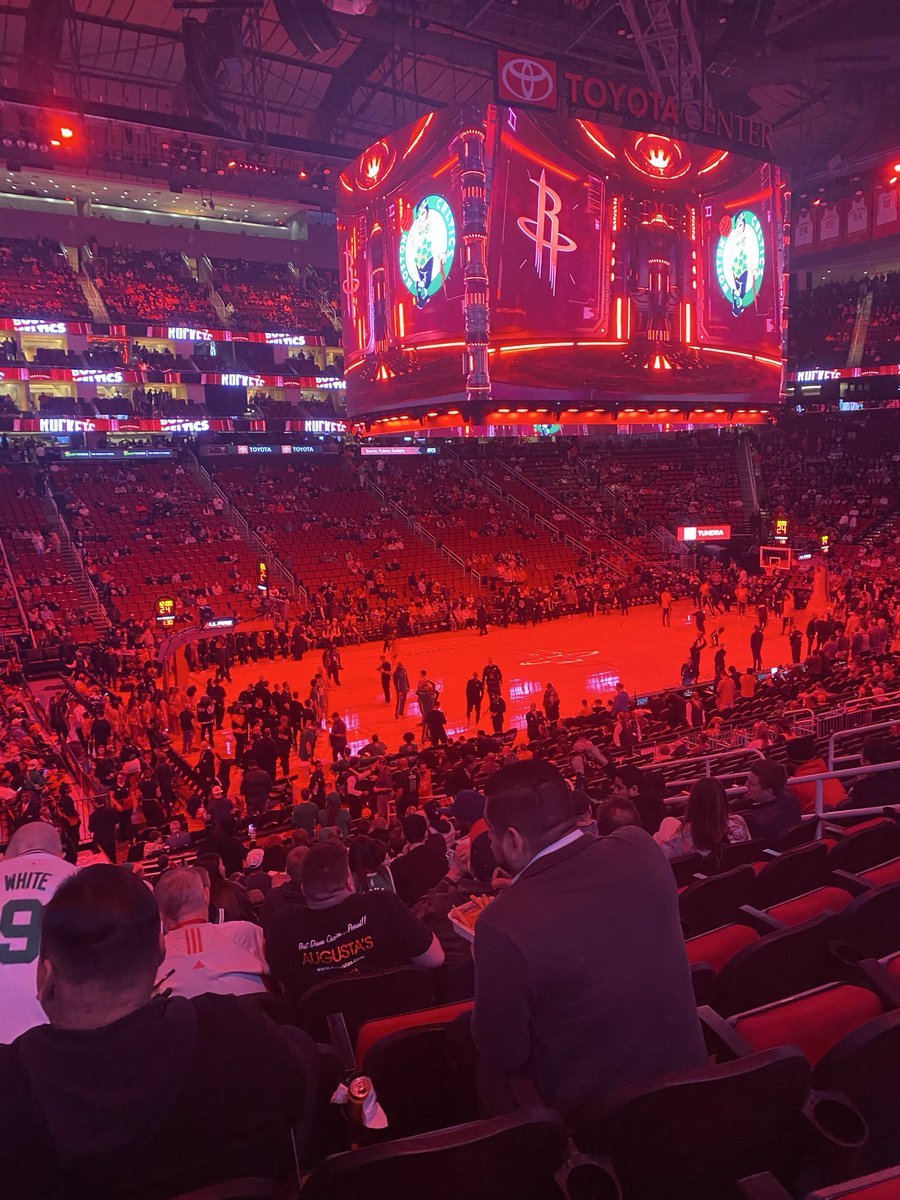 PHS_Juices's tweet photo. At the Celtics Rockets game  with this Celtics apologist @WTHamad 😂 https://t.co/iozsnB4yfA