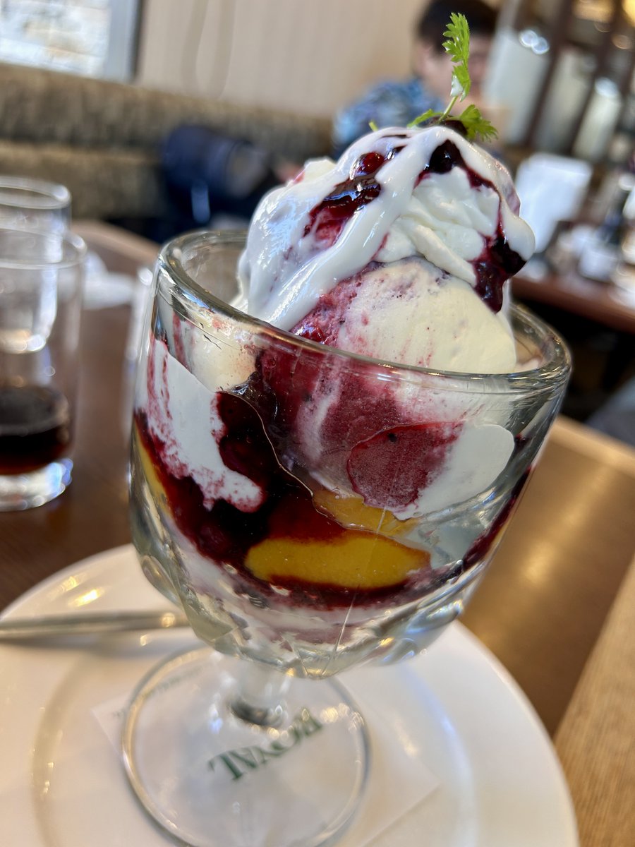 昨日は期日前投票行って、
そのあとはロイホに行って
溜めてしまっていた返信などをしつつ
若干イライラする案件があったので甘いもので気分を上げつつ笑

そんな日もあります。
今日も比較的ゆったり仕事していきます。