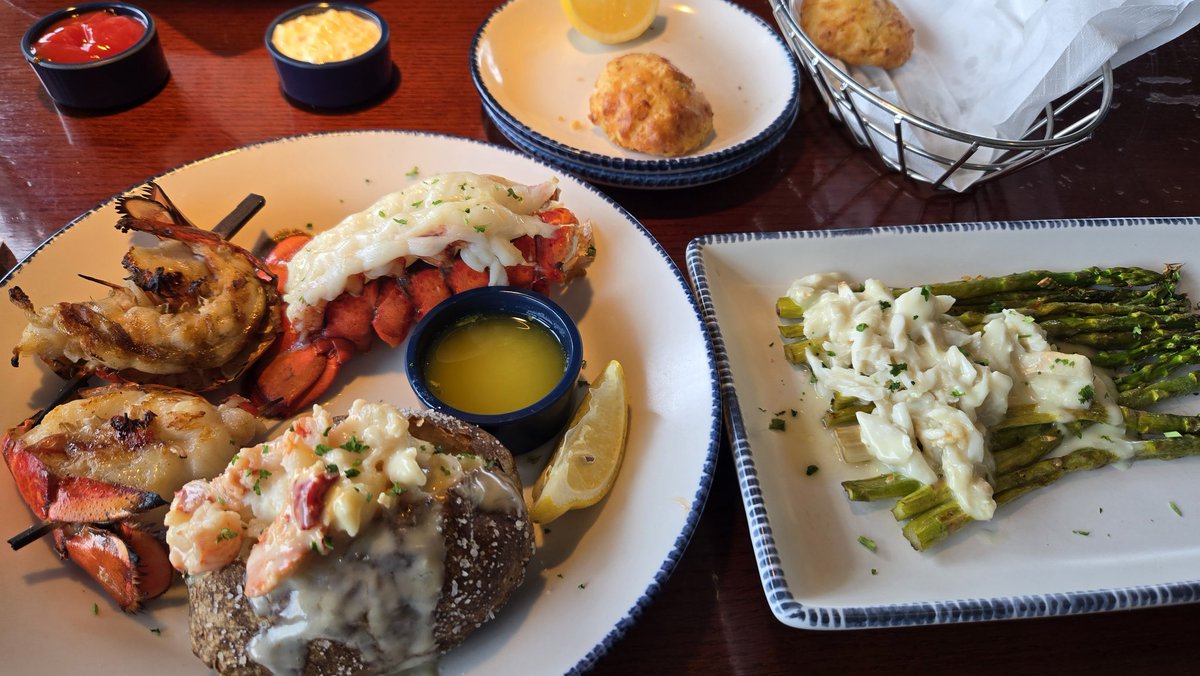 Had lobsterfest for my birthday today!  Everything was yummy 😋
