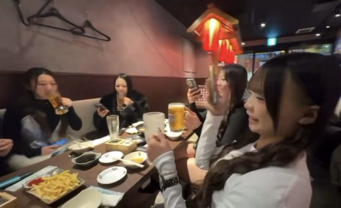 ohlala573's tweet photo. 二宮高校3年2組杉ﾓﾄ梨唯那

京野トモミ　未成年飲酒

ここが史上最高に不安定な学校なのか、それともこれがこの学校の『校風』だと言うのですか？ https://t.co/HcM8KPP3C4