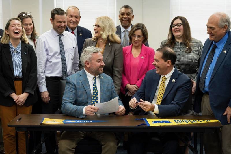 PresQuarles's tweet photo. Another historic day for @KCTCS and Morehead State University as we announce the first ever Common Course Numbering system for core classes between our institutions! This means that when a student takes an English or Math class at either school…. https://t.co/xCpqCAS5y1