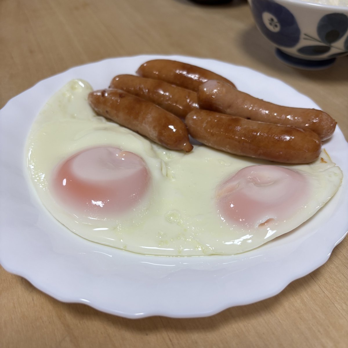 作中で島崎さんが焼いた目玉焼きの現物です
押野はソースをかけました 