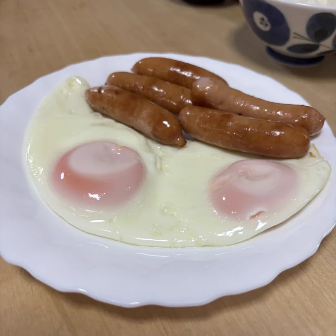 作中で島崎さんが焼いた目玉焼きの現物です
押野はソースをかけました 