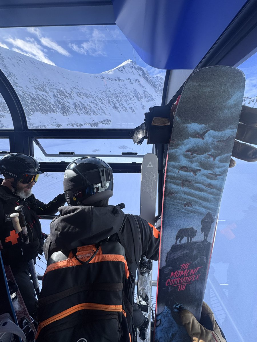 lukesmithwick's tweet photo. Montana today. Two mountain goats and a fox. #skiing #schlauerfuchs https://t.co/ekMwE6Wtsf