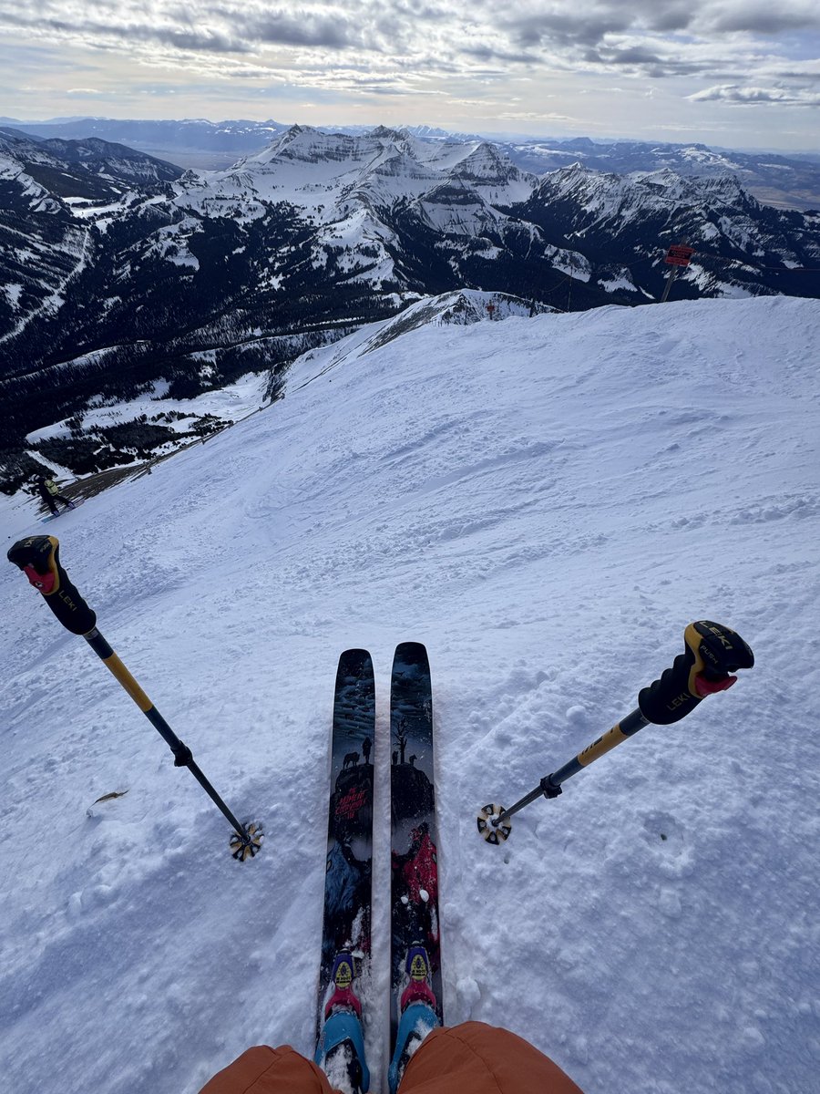 lukesmithwick's tweet photo. Montana today. Two mountain goats and a fox. #skiing #schlauerfuchs https://t.co/ekMwE6Wtsf