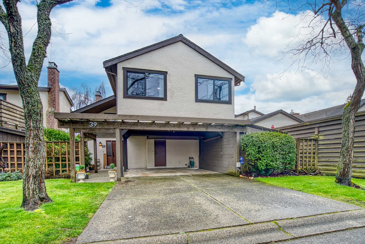 perryhoogveld's tweet photo. https://t.co/OPO6ONUi70 JUST LISTED in STEVESTON VILLAGE
MLS#R3086552  #39-11291 Seventh Ave. Richmond.
Professionally  renovated, 3 BED, 3 BATH, 2150 SqFt., Resort-style amenities: clubhouse, indoor pool, hot tub &amp; sauna. Steps to Garry Point, Steveston Village, Shops &amp; Schools. https://t.co/8bS1QoD2VA