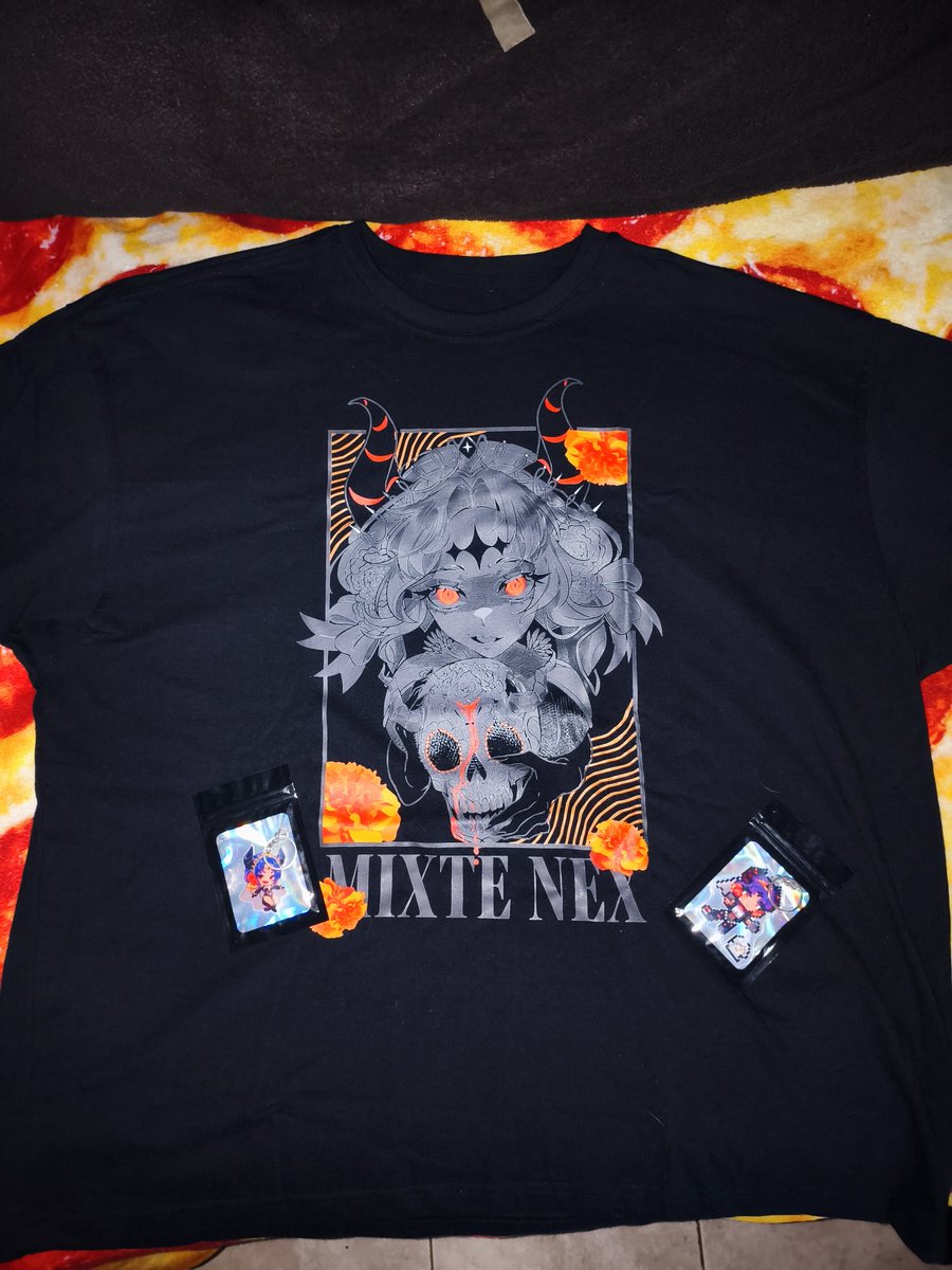 cazer94's tweet photo. Justo va llegando la mercancía de #MixteNex traída por SMKR Co.
Muchas gracias por tan hermosa playera y más vale que sobre espacio a qué no te quede!!!
Larga vida al Extensible de los Muertos!!!
Que se repita.
#MixtePlayera https://t.co/gqu2ljrL6e