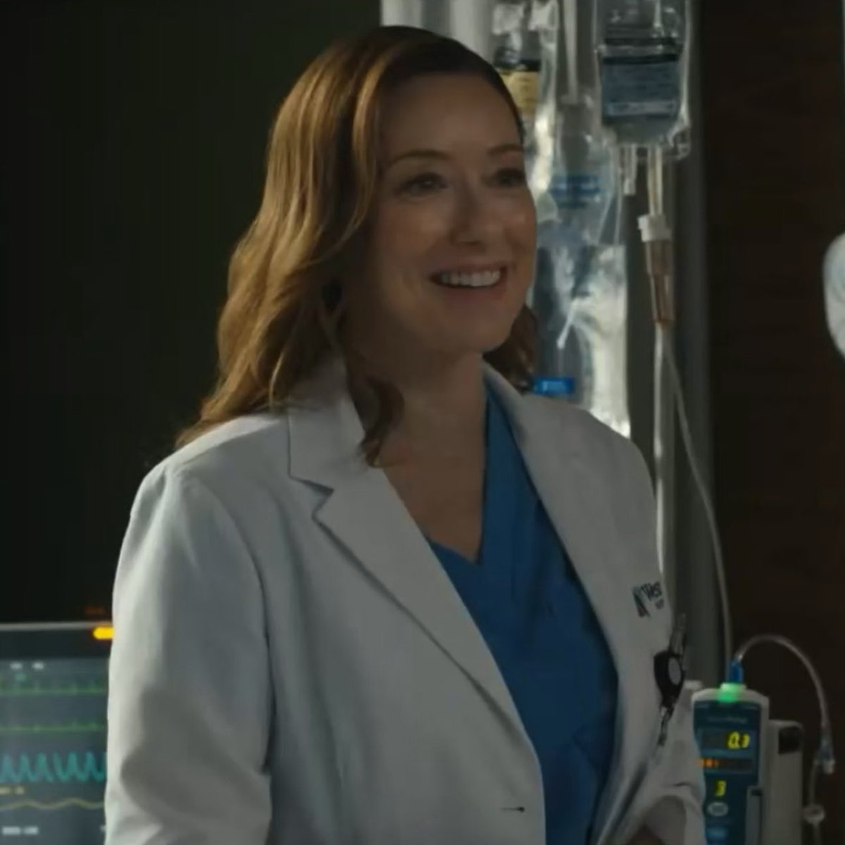 Anjelia33's tweet image. The way Amy lights up when Jake enters the room. It’s so cute how she simply cannot control her face, she sees him and instantly gets smitten. 🥹❤️ #Jamy #DocOnFox #Doc