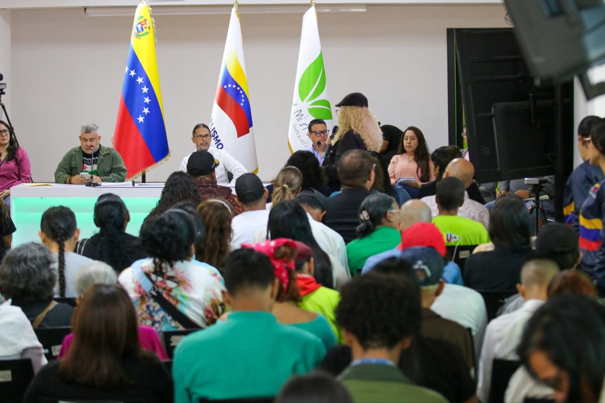 MinecOficial's tweet image. ✅ Fortalecimiento Institucional: Ejercer desde el Ministerio una gobernanza efectiva, asumir una adecuada fiscalización en materia ecológica.

#PlanetaVerde #Ecosocialismo #Venezuela