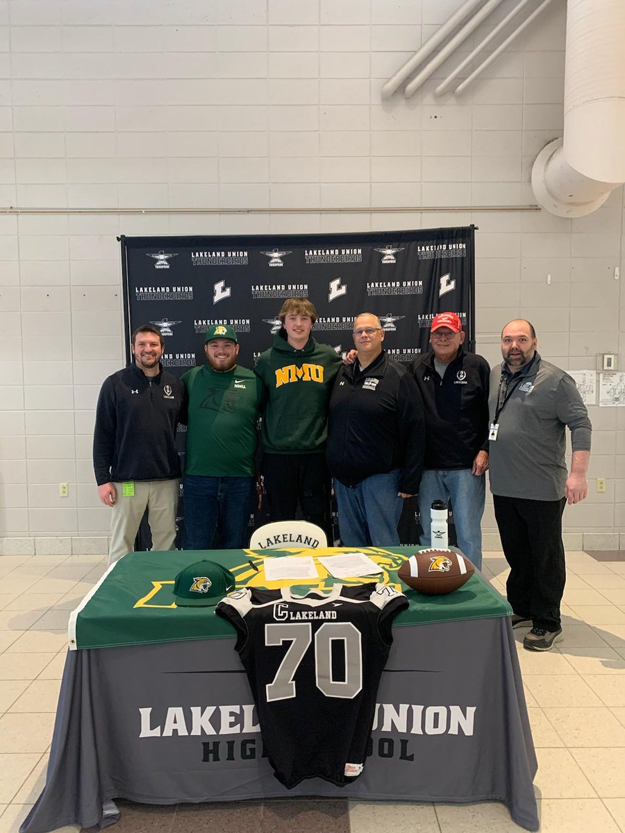 FootballLuhs's tweet photo. Congratulations to @Cfieck_70 who signed with @NMU_Football today! Be the hammer!

Go T-Birds!

#wisfb https://t.co/XHVaCeU7fy