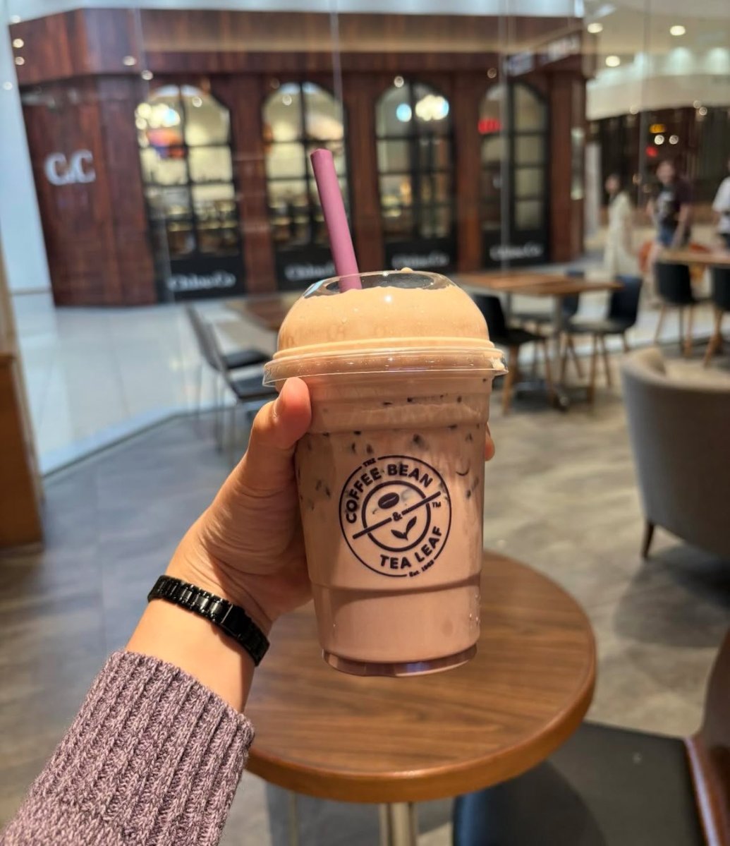 SUMPAHLAHHH SESEDAP NI

Tolonglah beliiiiiii gaisss nak terpelanting sedap dia.

🧋Iced Double Chocolate- Milk Choco Creme Crown