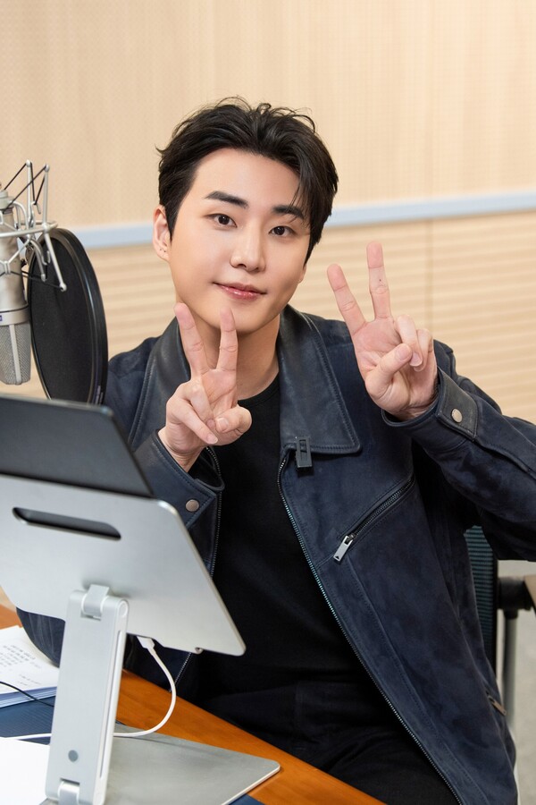 📰 NEWS | 260205 #DAY6 #YoungK

DAY6 Young K takes on challenge of dubbing for 'TV Animal Farm', through his connection with voice actor Nam Doh Hyeong

"DAY6 member, Young K, is making a surprise voice appearance on the SBS entertainment program 'TV Animal Farm', which is