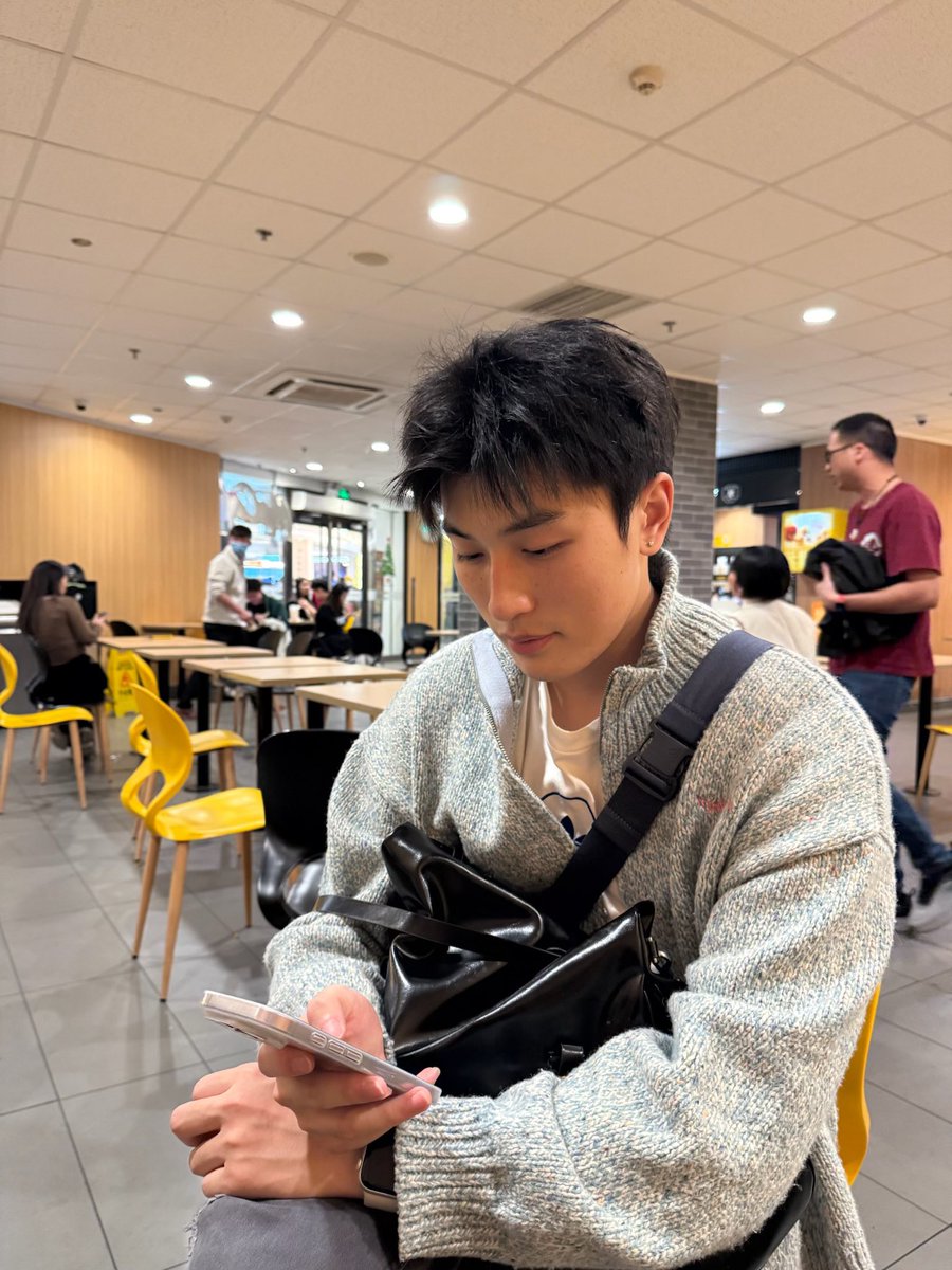 TTTsss__7's tweet photo. 🤦🤦🏼‍♂️🐝 https://t.co/eAVwOLlSsI